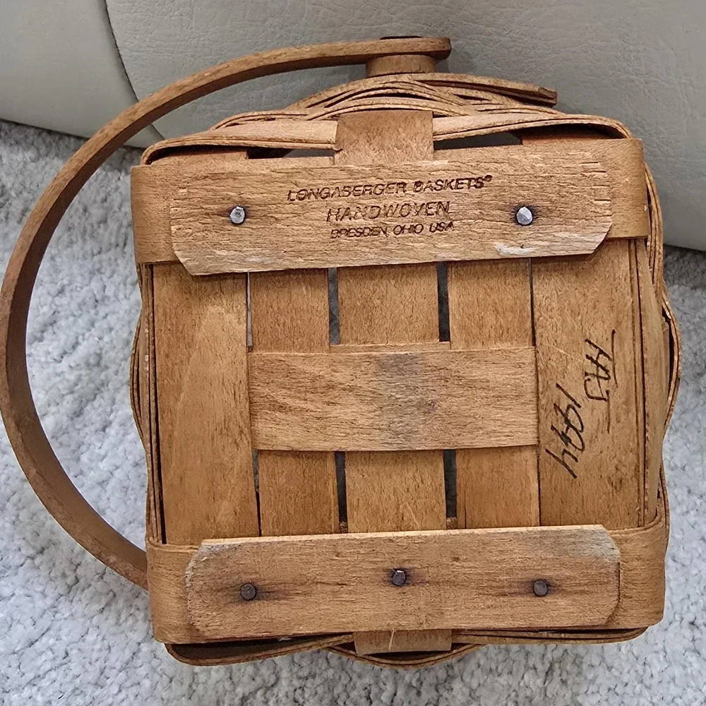 Vintage 1994 Longaberger Handwoven‎ Round Basket with Handle Dresden Ohio USA
